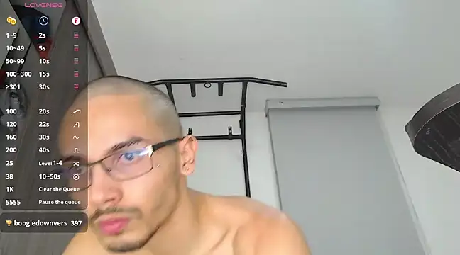 russthiago online show from February 8, 12:38 am