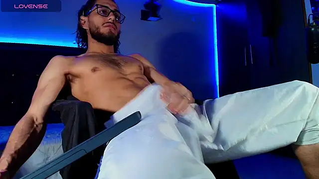 kuzzcoo online show from November 3, 3:21 am