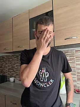 ElChapoGuzman95 online show from November 27, 11:25 am