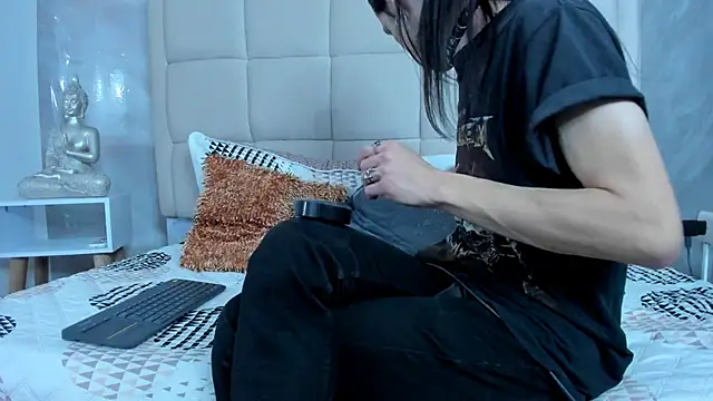 Hecatee 77 online show from February 26, 8:10 pm