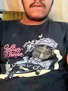 Snapshot of mrshine chatting on December 6, 8:15 am mrshine online show from December 6, 8:15 am