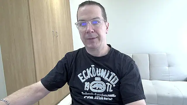 BrettJ81 online show from April 3, 6:32 am