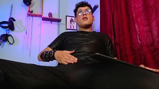 dom2travelersss online show from October 27, 2:41 pm