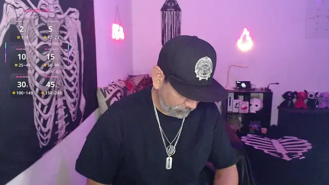soyelcarlitos  online show from June 14, 6:15 am